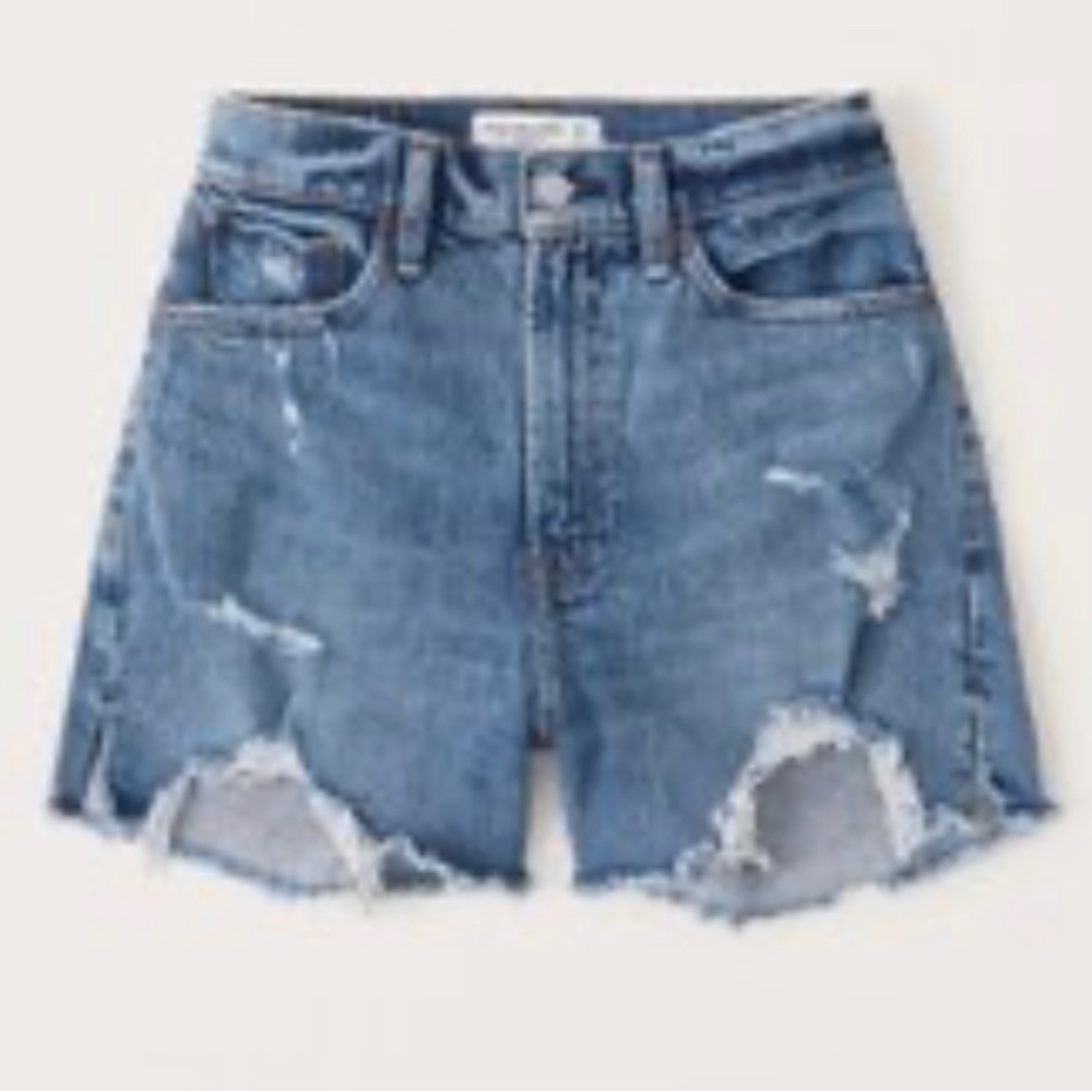 A&F 4” Mom Short Curve Love